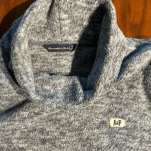 Abercrombie & Fitch women’s blue/gray polyester fleece pullover
